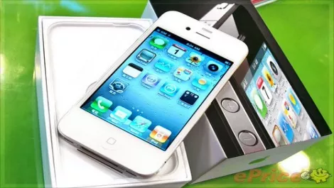 White iPhone 4 leaks out of China - video