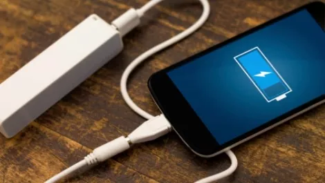 Social networks drain smartphone batteries, says AVG